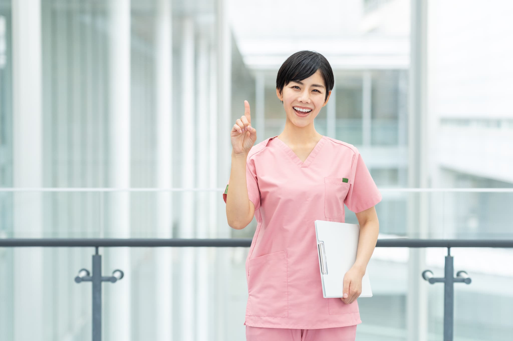 八重歯の原因について紹介する歯科医師