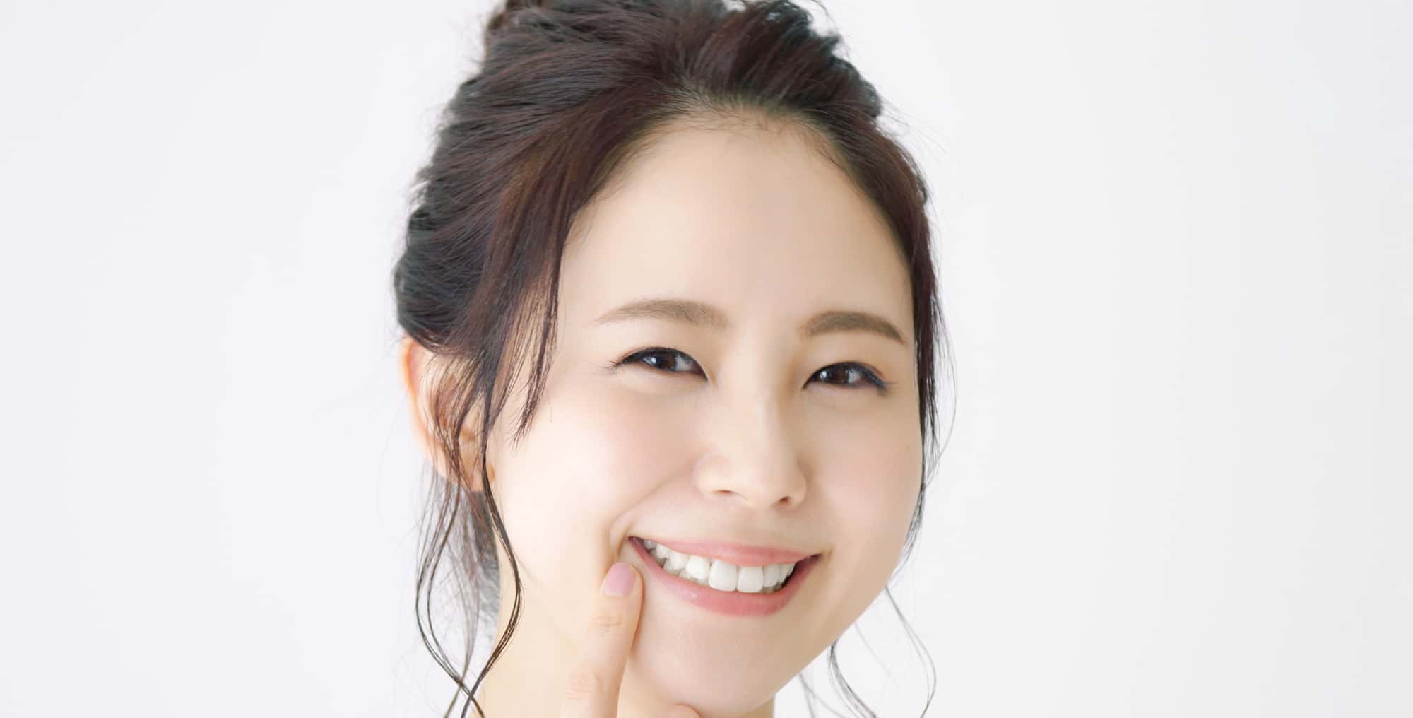 銀歯をセラミックに交換して笑顔に自信が出た女性