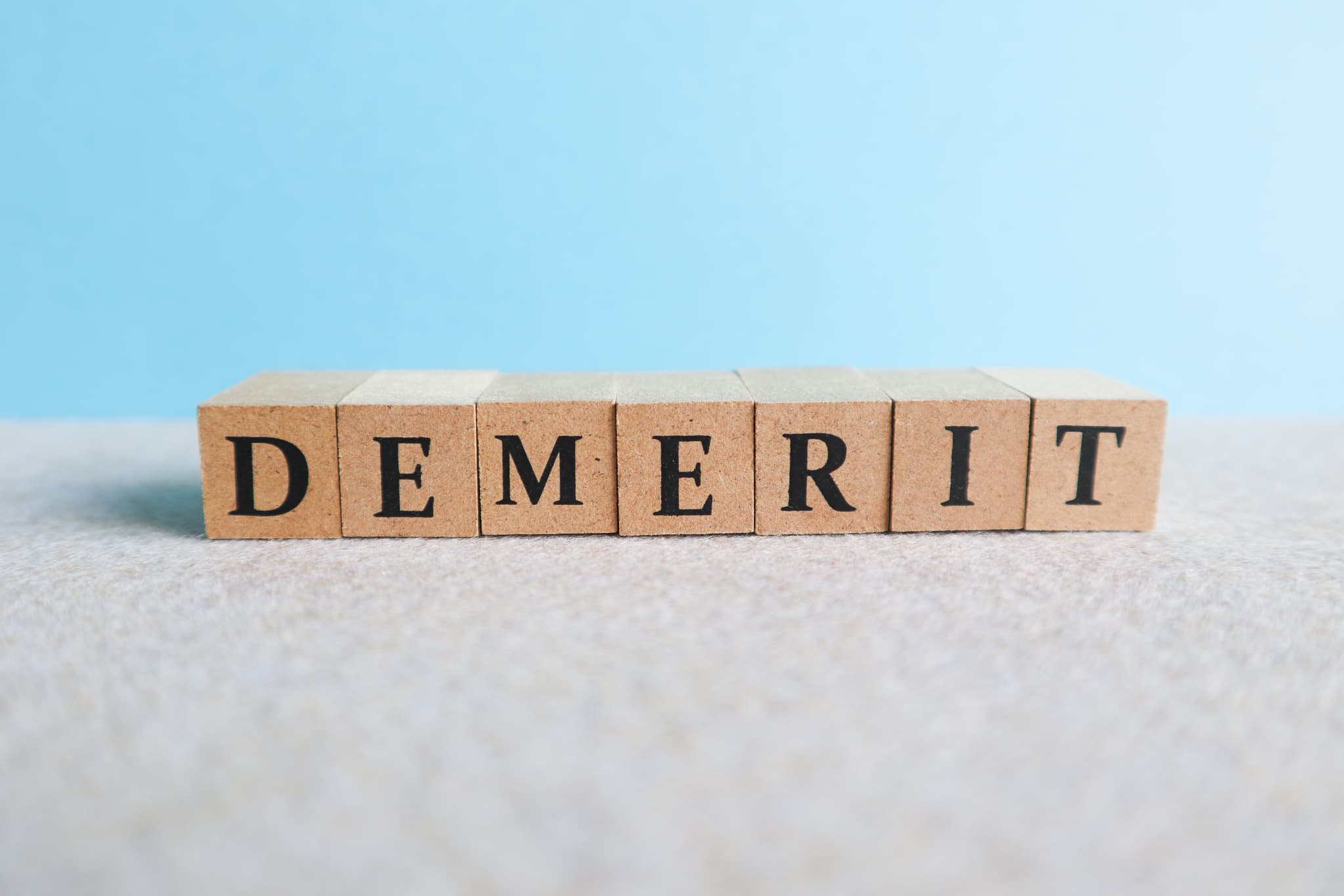 マウスピース矯正で八重歯を治すデメリットのイメージ