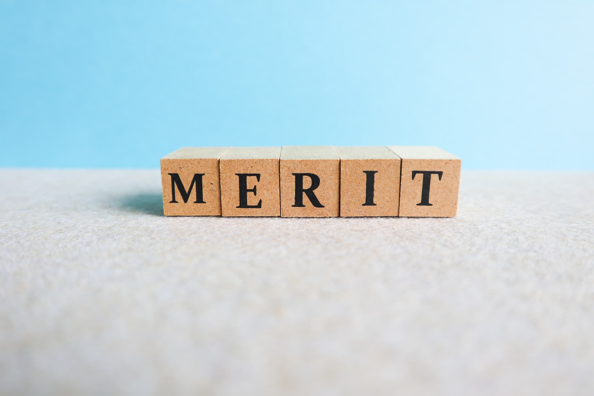 マウスピース矯正で八重歯を治すメリットのイメージ