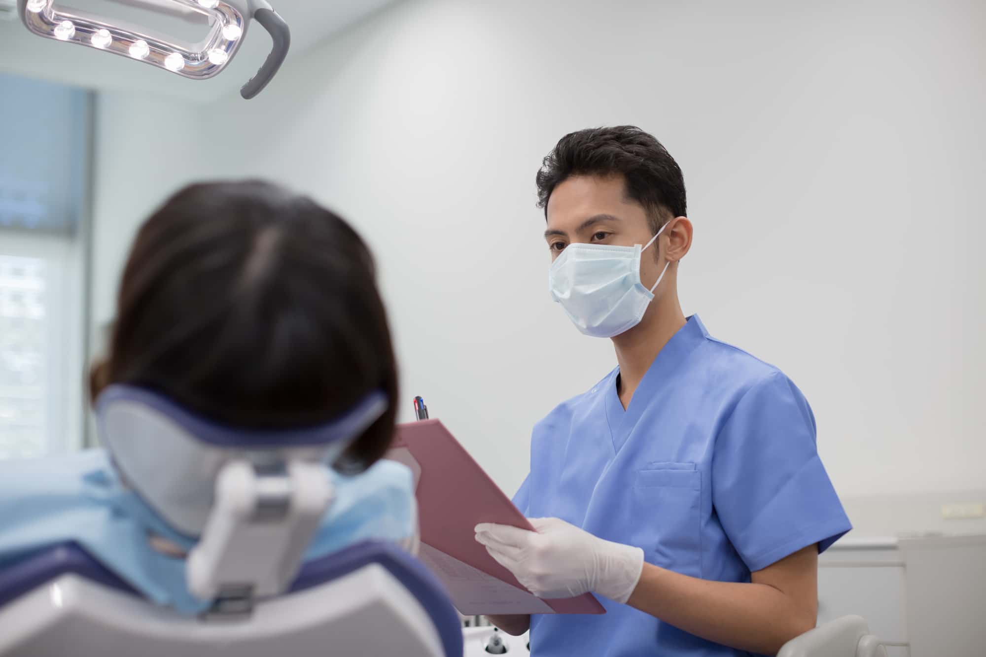 予防歯科で定期検診を受けるイメージ