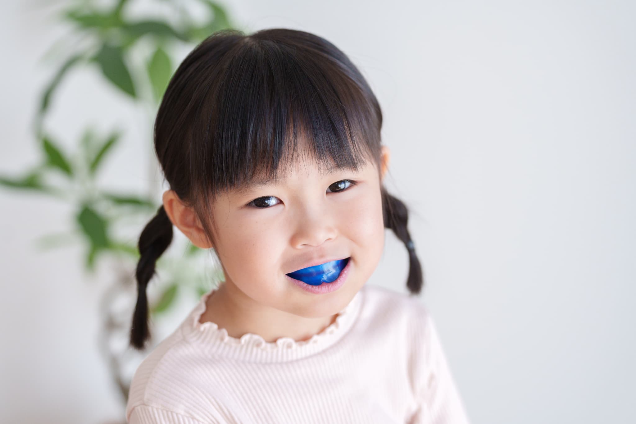 プレオルソを装着している女の子